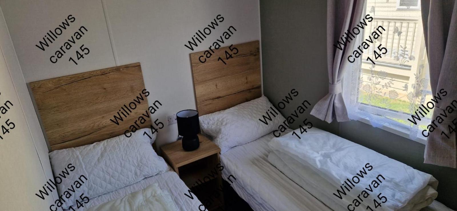Willows Caravan 145 Llanddwywe Kültér fotó